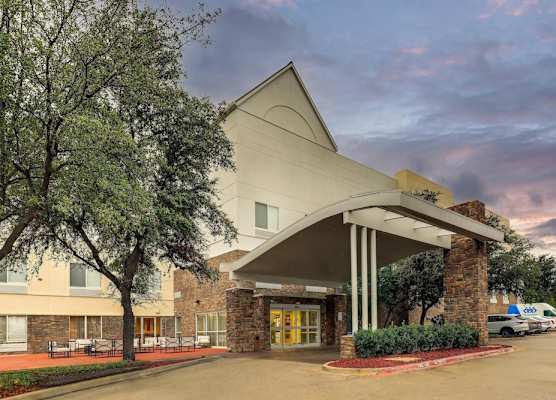 Best Western Plus Las Colinas Inn & Suites 1