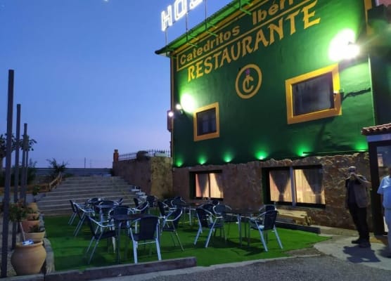 Hostal Catedritos Ibéricos A-5 KM 154 1