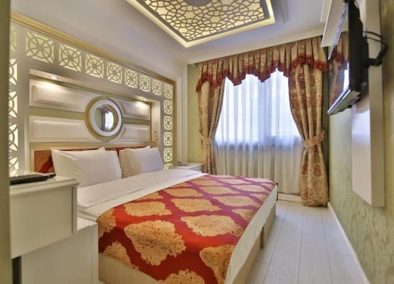 Hotel Queens Land 1
