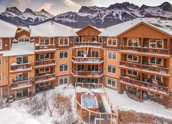 Falcon Crest Lodge by CLIQUE 1