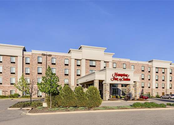 Hampton Inn & Suites West Bend 1