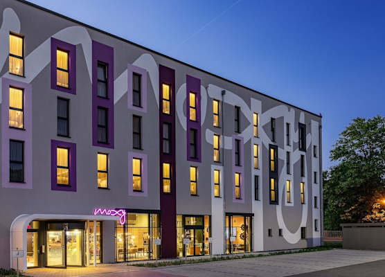 Moxy Simmern 1