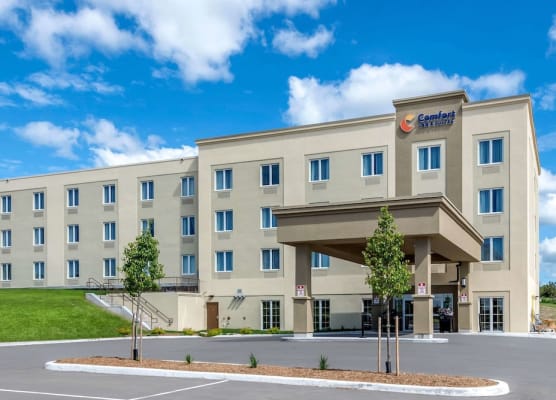 Comfort Inn & Suites 1