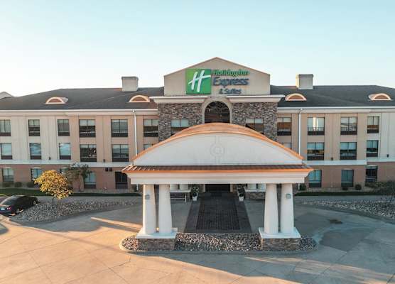 Holiday Inn Express & Suites SAINT ROBERT - LEONARD WOOD by IHG 1