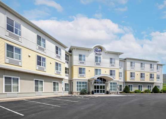 Sleep Inn & Suites Altoona North 1