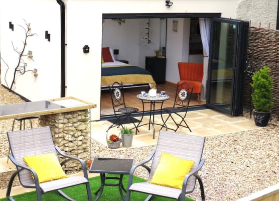 Private Garden Room - Rural Village 1