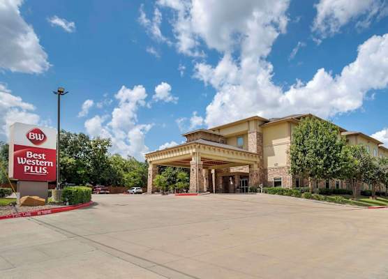 Best Western Plus Goliad Inn & Suites 1