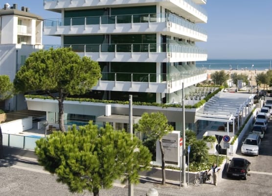 Club House Hotel 1