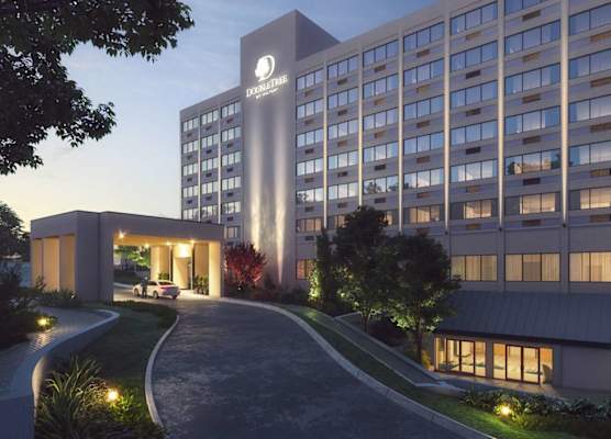 Doubletree By Hilton Clarksville Riverview 1