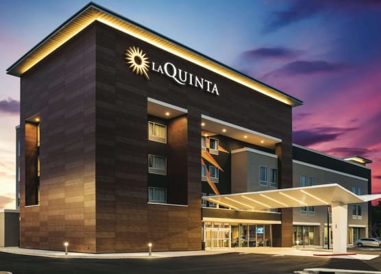 La Quinta Inn & Suites by Wyndham Atlanta South - McDonough 1