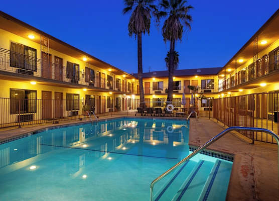 Studio City Court Yard Hotel 1