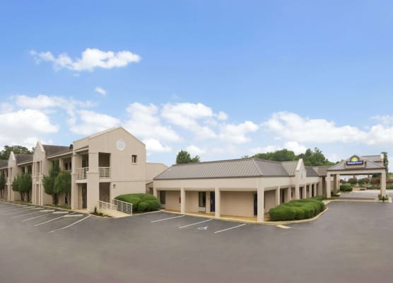 Days Inn by Wyndham Alexander City 1