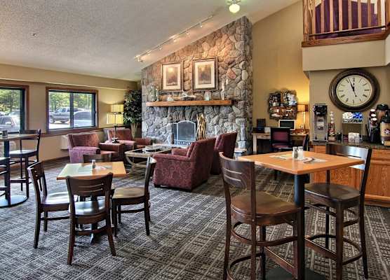 Blossom Hotel & Suites Traverse City 1