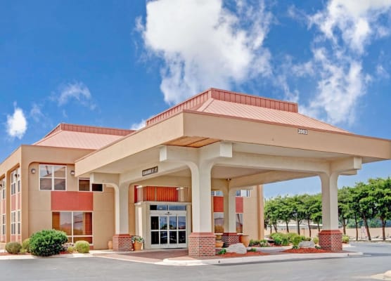 Ramada by Wyndham West Memphis 1