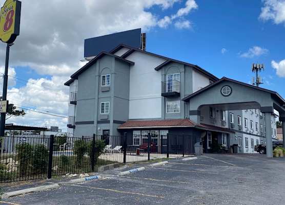 Super 8 by Wyndham San Antonio/Fiesta 1