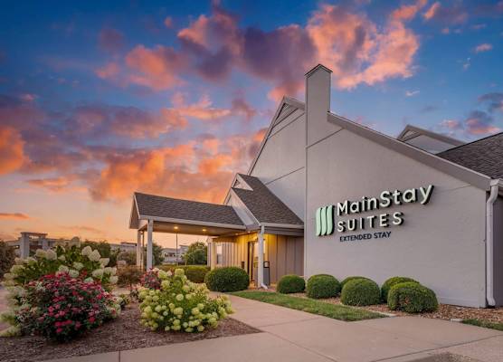 MainStay Suites St Louis - Galleria 1
