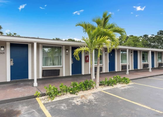Travelodge by Wyndham Kissimmee Orlando 1