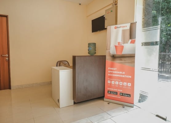 RedDoorz Plus near Plaza Blok M 1