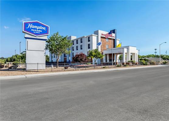 Hampton Inn & Suites Farmington 1