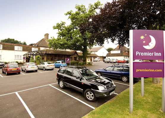 Premier Inn Gatwick Crawley - Goff's Park 1