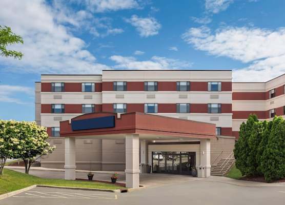 Royle Hotel Milwaukee Airport 1