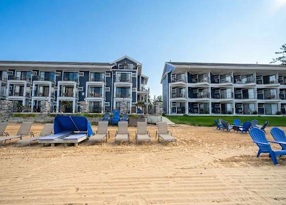 Pointes North Beachfront Hotel - 2 Person Spa Tub Studios 1
