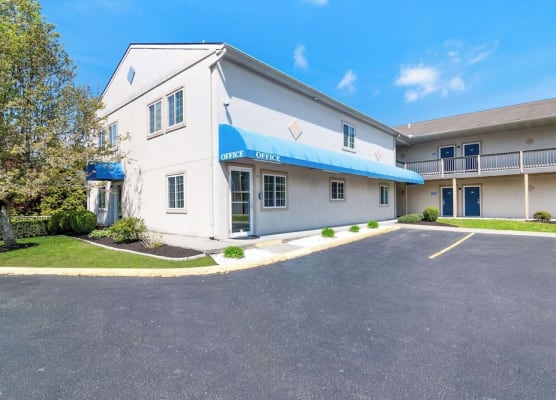 Econo Lodge Bethel - Danbury 1