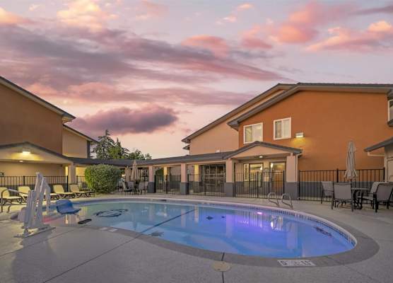 Best Western Antelope Inn & Suites 1