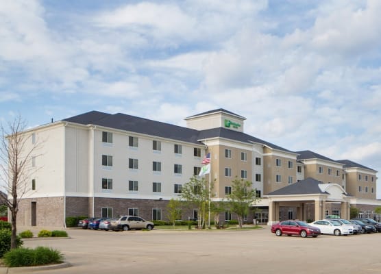 Holiday Inn & Suites BLOOMINGTON-AIRPORT by IHG 1