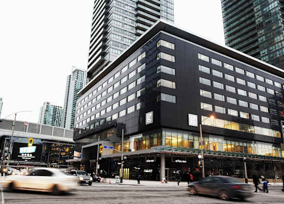 Le Germain Hotel Maple Leaf Square 1