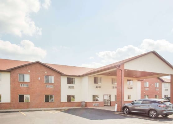 Super 8 by Wyndham Monmouth IL 1