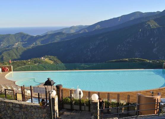 Air-conditioned With a Pool, spa and Fitness Centre 1