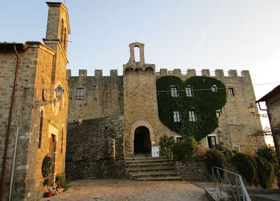 Castello di Cisterna Uno 1