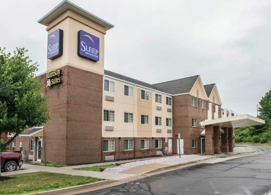 MainStay Suites Pittsburgh Airport 1