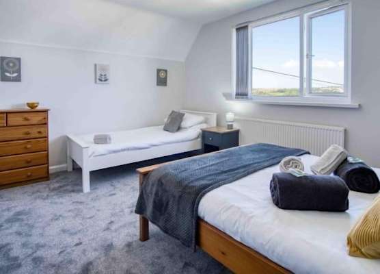 Larkfield - 3 Bedroom Holiday Home - Penally 1