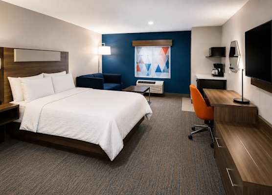 Holiday Inn Express KENEDY by IHG 1