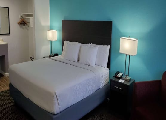 Travelodge by Wyndham Livonia Canton Novi Detroit Area 1