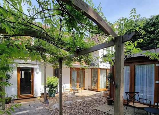 Oak Tree Rooms 1