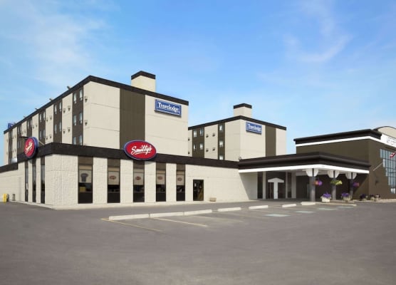 Travelodge by Wyndham Edmonton West 1
