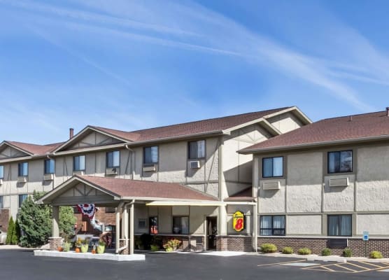 Super 8 by Wyndham Ottawa Starved Rock 1