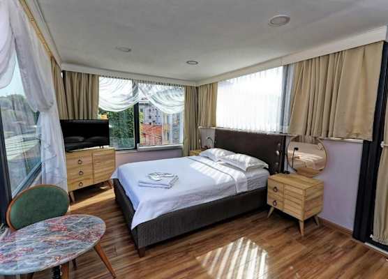 Romantic Mansion 1