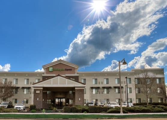 Holiday Inn Express & Suites LINCOLN-ROSEVILLE AREA by IHG 1