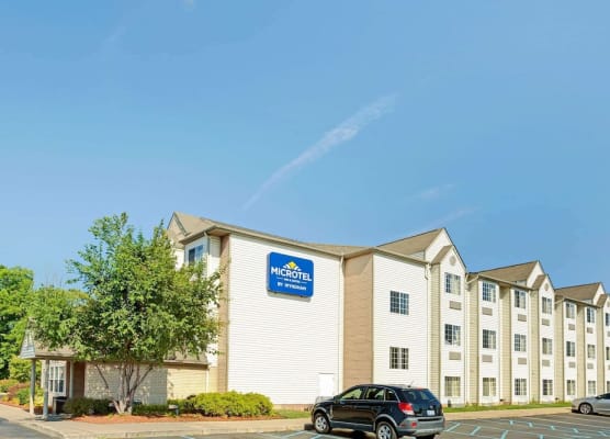 Microtel Inn & Suites by Wyndham Roseville/Detroit Area 1