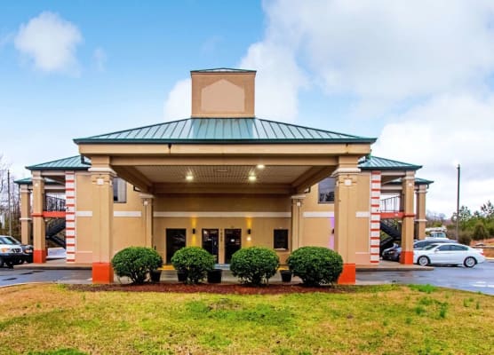 Quality Inn & Suites Dickson 1