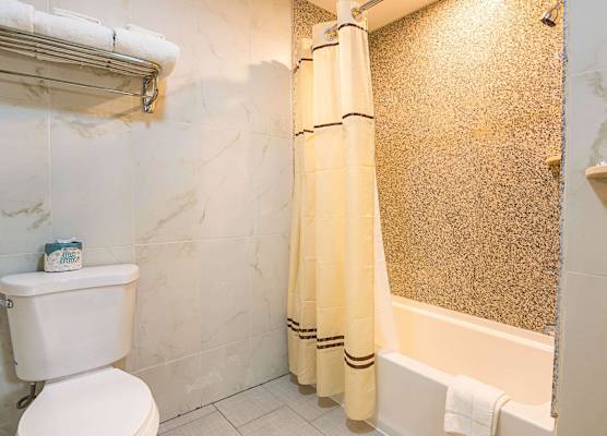 Rodeway Inn & Suites Ithaca Area 1