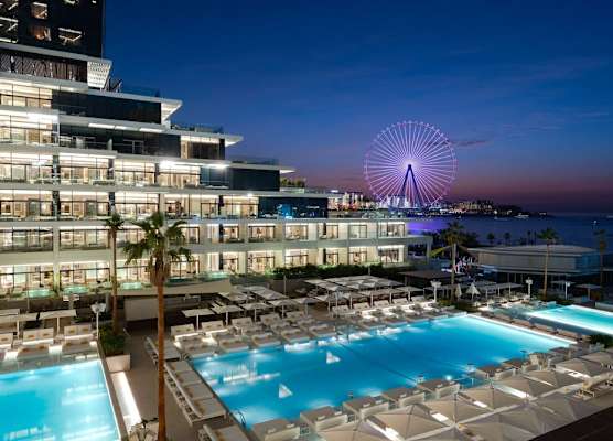 FIVE LUXE 1