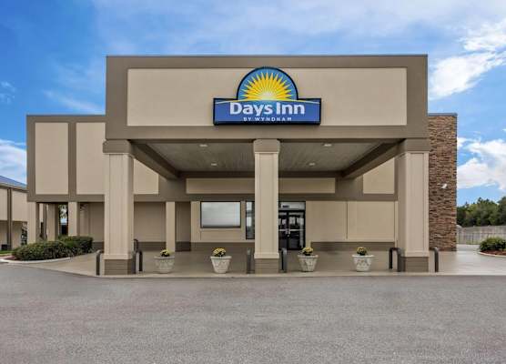 Days Inn by Wyndham Adel I-75 1