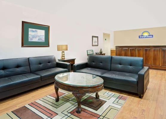 Days Inn by Wyndham Savannah 1