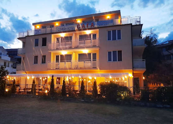 Family Hotel Saga 1