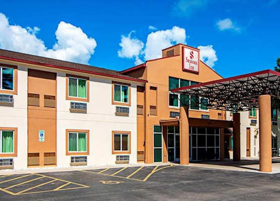 Seasons Inn Traverse City 1
